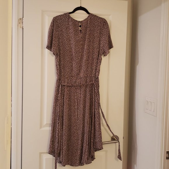 Reitmans Short Sleeve Printed Midi Dress with Sash - Picture 2 of 9